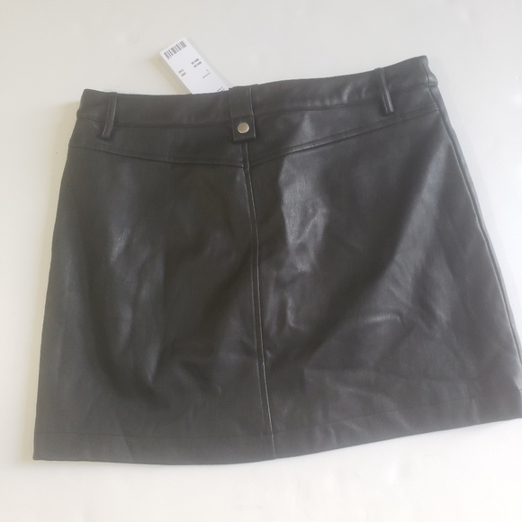 UO Faux Leather Mini Skirt Large - Picture 4 of 6